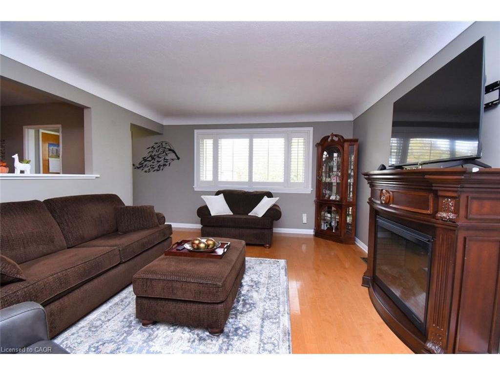 









836


Brucedale

Avenue East,
Hamilton,




ON
L8T 1L3

