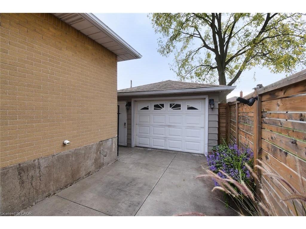 









836


Brucedale

Avenue East,
Hamilton,




ON
L8T 1L3

