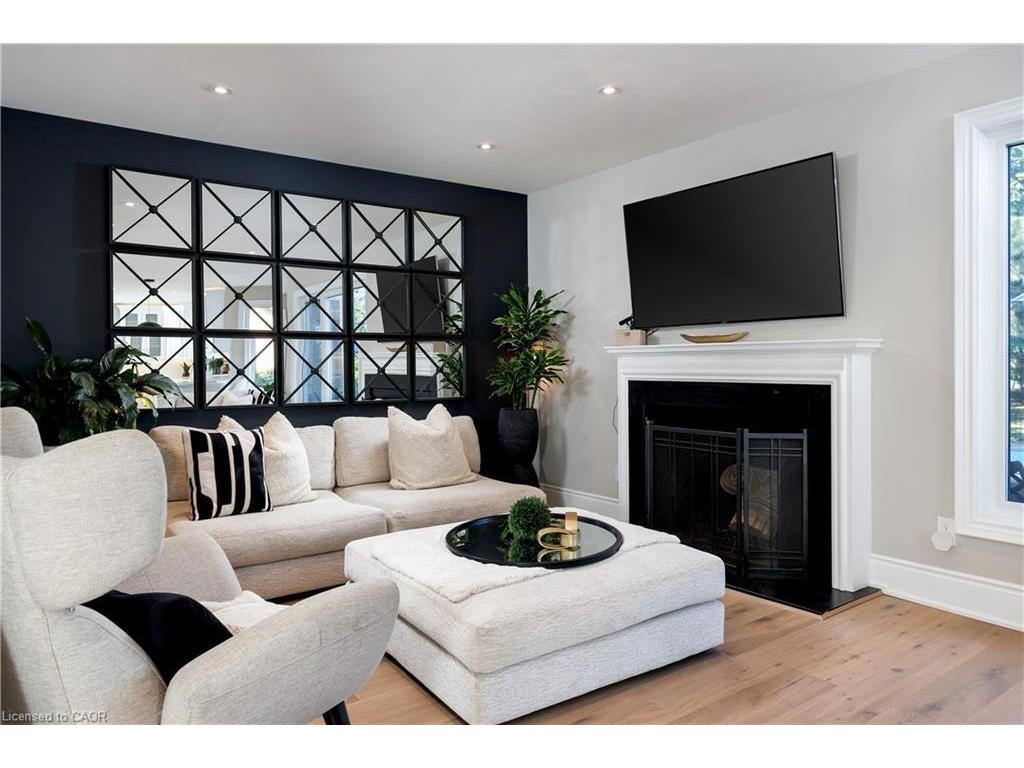 









1483


The Links

Drive,
Oakville,




ON
L6M 2P2

