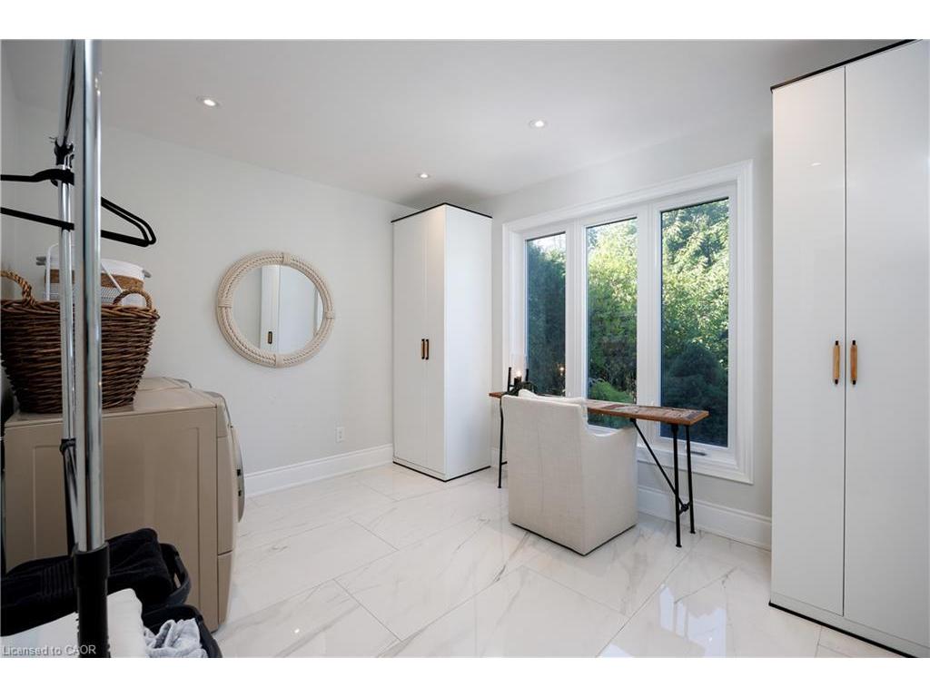 









1483


The Links

Drive,
Oakville,




ON
L6M 2P2

