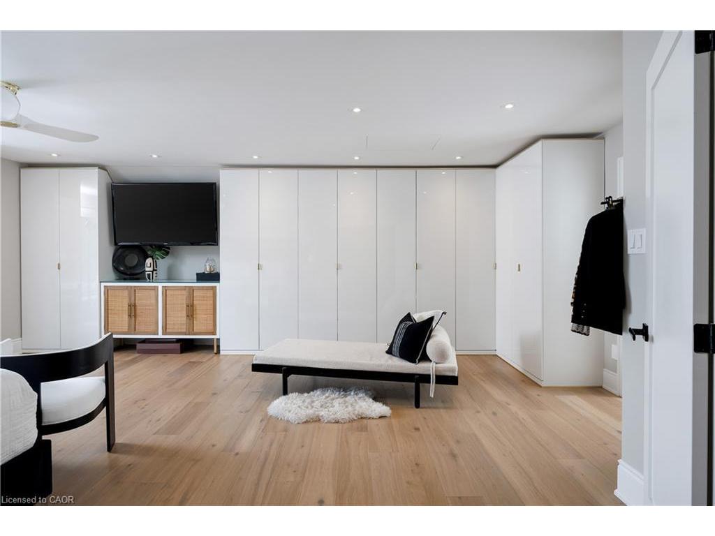 









1483


The Links

Drive,
Oakville,




ON
L6M 2P2

