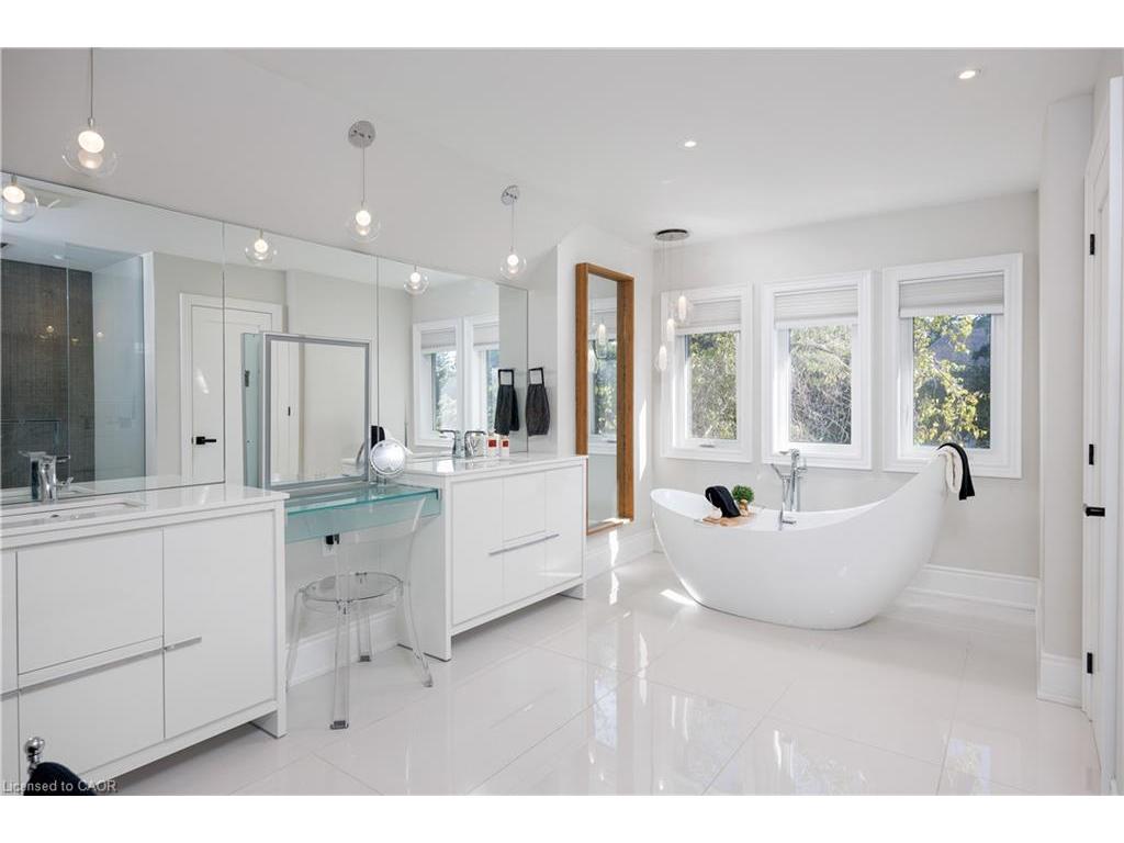 









1483


The Links

Drive,
Oakville,




ON
L6M 2P2

