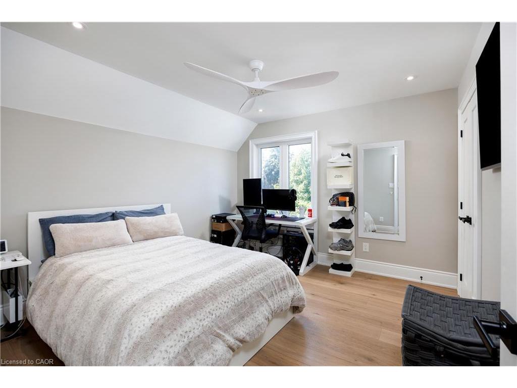 









1483


The Links

Drive,
Oakville,




ON
L6M 2P2

