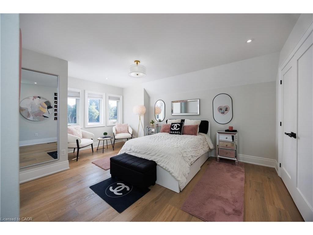 









1483


The Links

Drive,
Oakville,




ON
L6M 2P2

