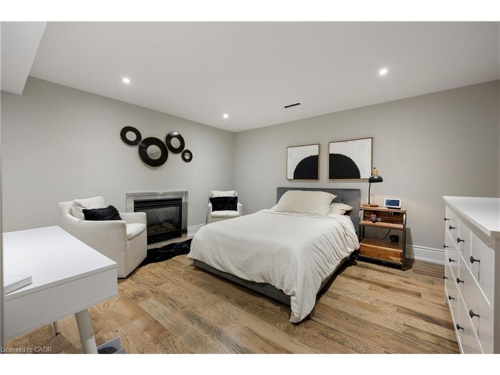 









1483


The Links

Drive,
Oakville,




ON
L6M 2P2

