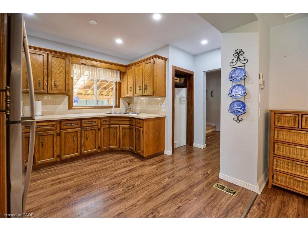 









120


Wood

Street,
Kitchener,




ON
N2G 2H8

