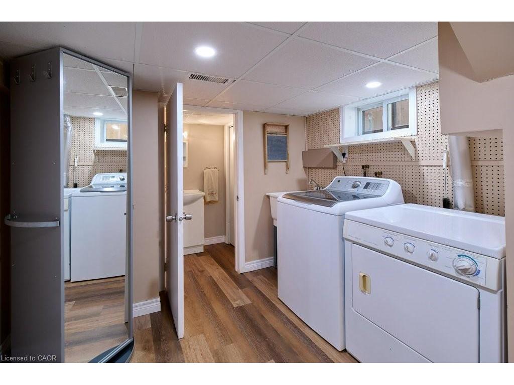 









120


Wood

Street,
Kitchener,




ON
N2G 2H8

