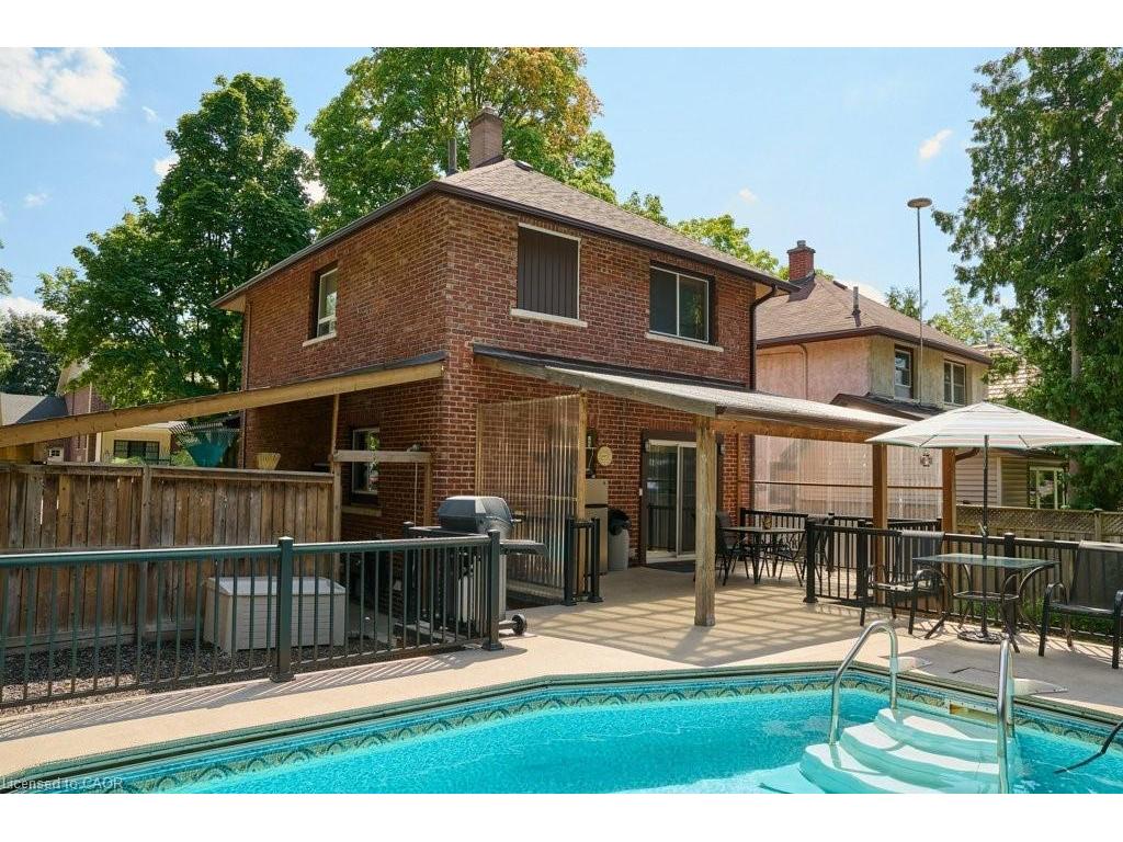 









120


Wood

Street,
Kitchener,




ON
N2G 2H8

