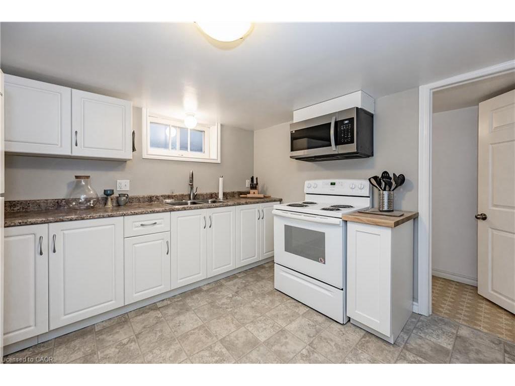 









31


Dieppe

Avenue, Lower,
Kitchener,




ON
N2H 4E9

