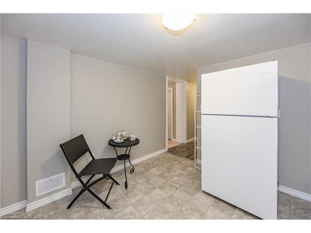 









31


Dieppe

Avenue, Lower,
Kitchener,




ON
N2H 4E9

