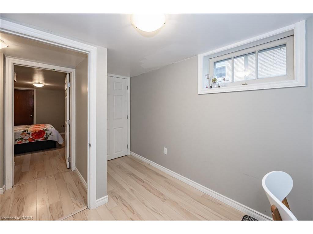 









31


Dieppe

Avenue, Lower,
Kitchener,




ON
N2H 4E9

