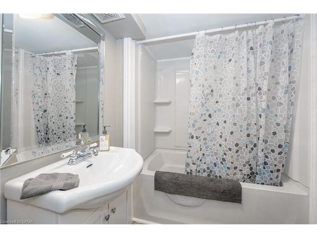 









31


Dieppe

Avenue, Lower,
Kitchener,




ON
N2H 4E9

