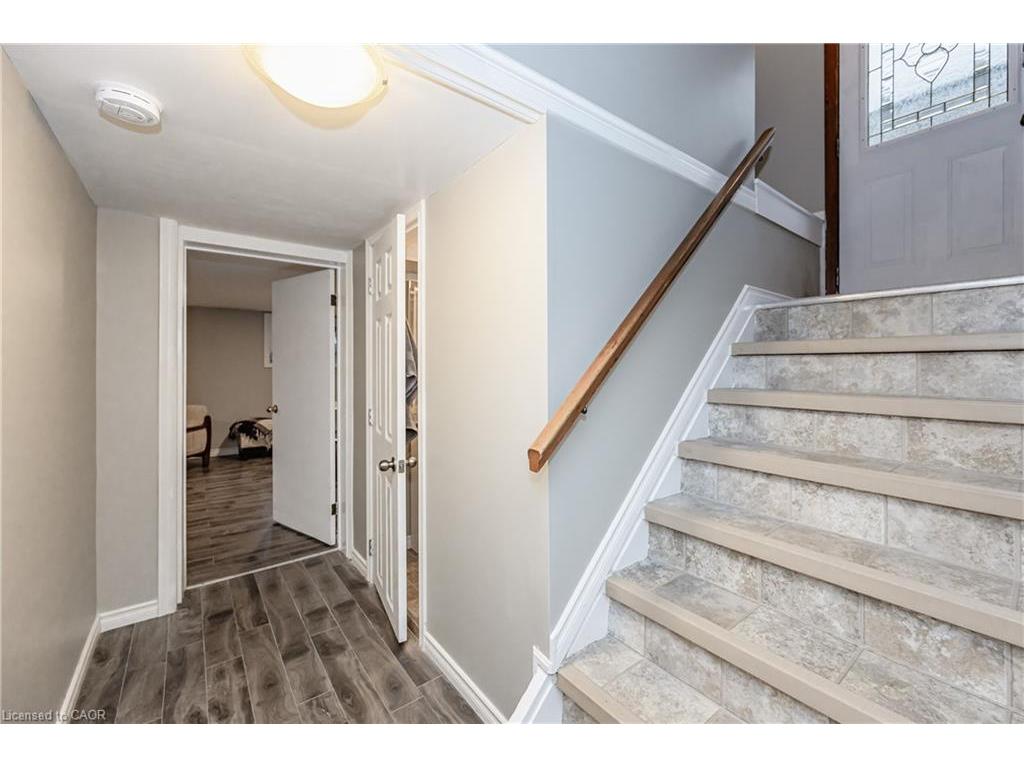 









31


Dieppe

Avenue, Lower,
Kitchener,




ON
N2H 4E9

