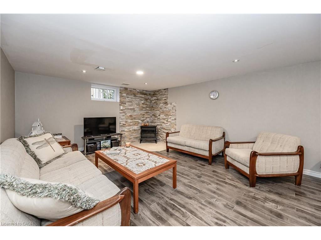 









31


Dieppe

Avenue, Lower,
Kitchener,




ON
N2H 4E9

