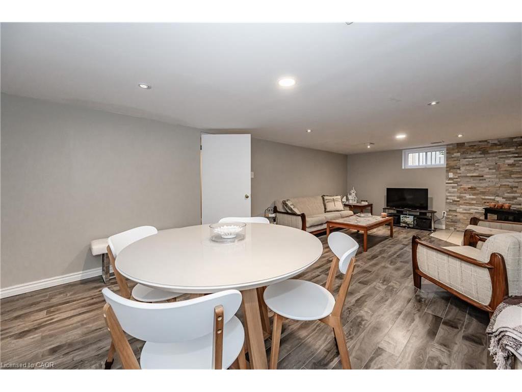 









31


Dieppe

Avenue, Lower,
Kitchener,




ON
N2H 4E9

