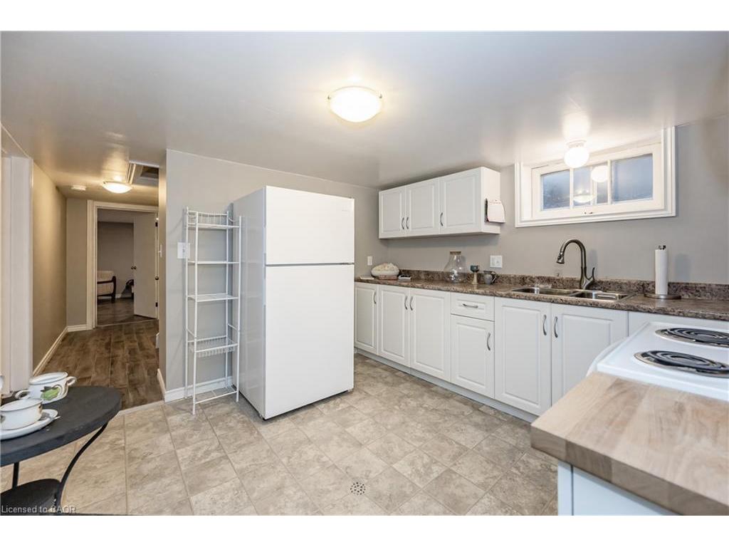 









31


Dieppe

Avenue, Lower,
Kitchener,




ON
N2H 4E9

