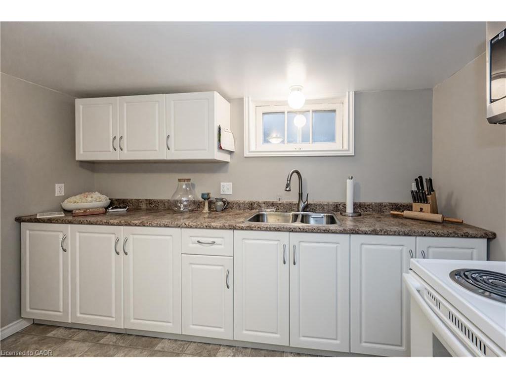 









31


Dieppe

Avenue, Lower,
Kitchener,




ON
N2H 4E9

