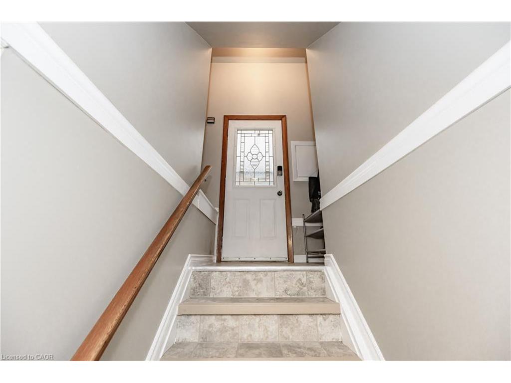 









31


Dieppe

Avenue, Lower,
Kitchener,




ON
N2H 4E9

