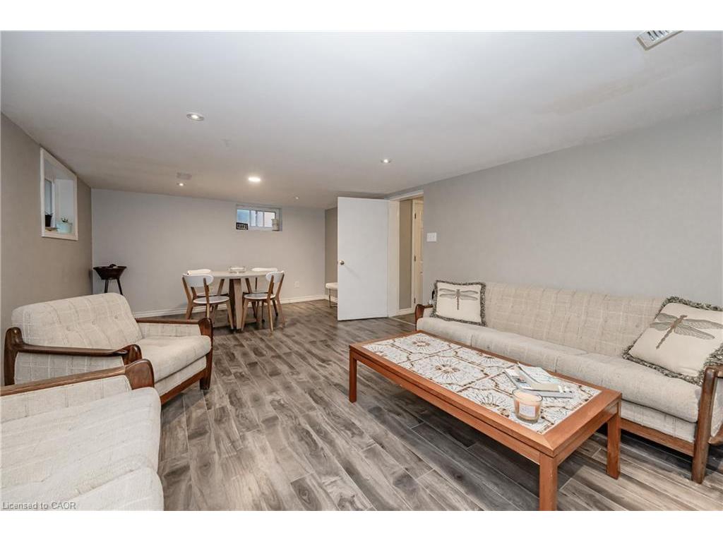 









31


Dieppe

Avenue, Lower,
Kitchener,




ON
N2H 4E9

