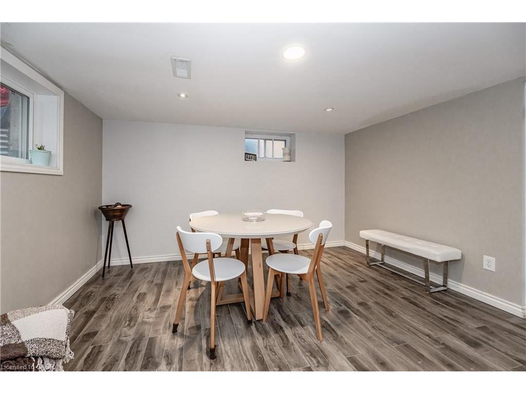 









31


Dieppe

Avenue, Lower,
Kitchener,




ON
N2H 4E9

