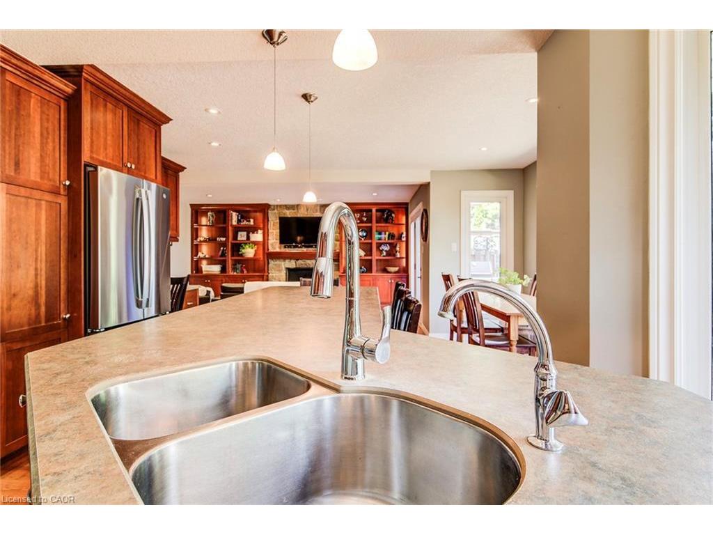 









33


Tinatawa

Court,
Kitchener,




ON
N2A 3G9

