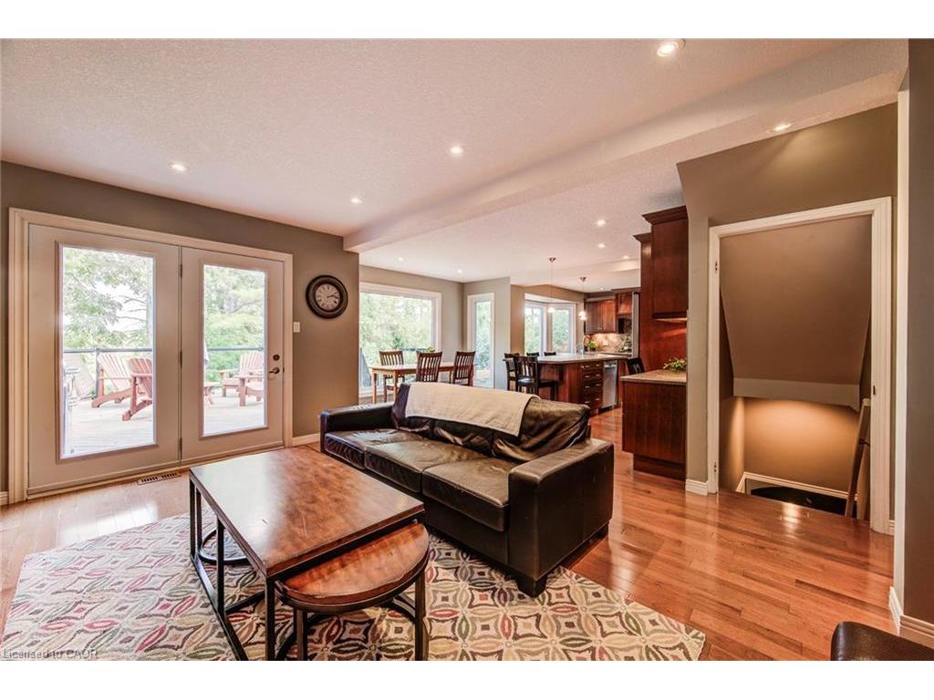 









33


Tinatawa

Court,
Kitchener,




ON
N2A 3G9

