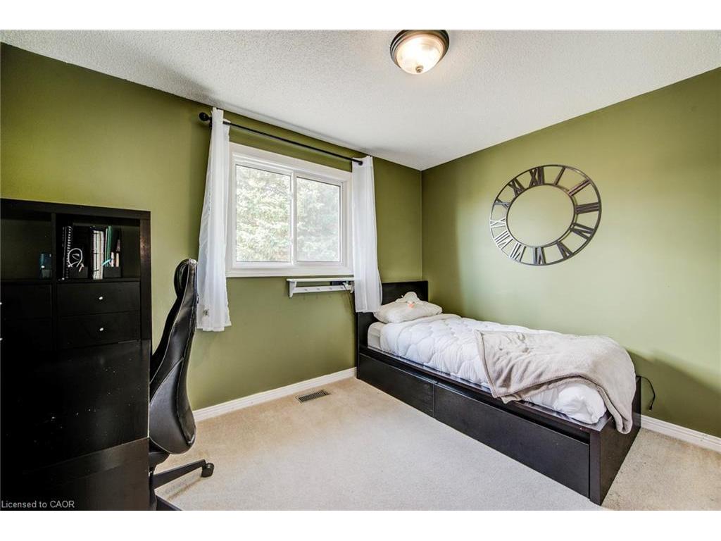 









33


Tinatawa

Court,
Kitchener,




ON
N2A 3G9

