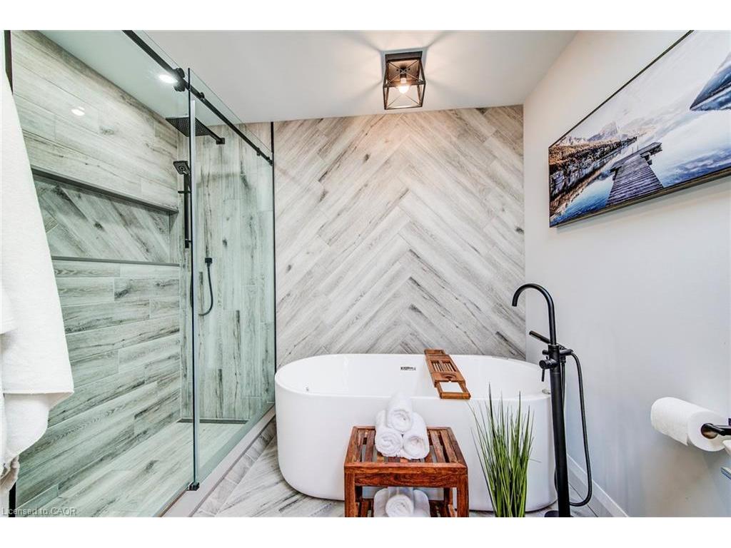 









33


Tinatawa

Court,
Kitchener,




ON
N2A 3G9

