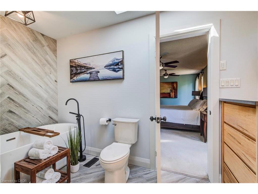 









33


Tinatawa

Court,
Kitchener,




ON
N2A 3G9

