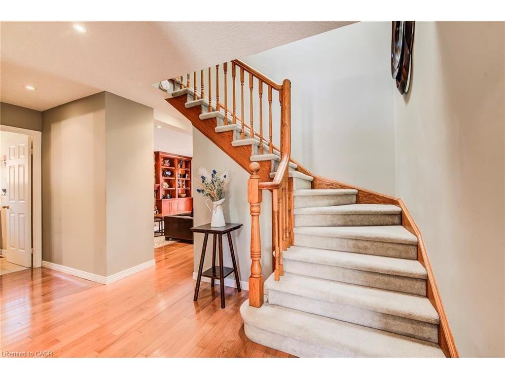 









33


Tinatawa

Court,
Kitchener,




ON
N2A 3G9

