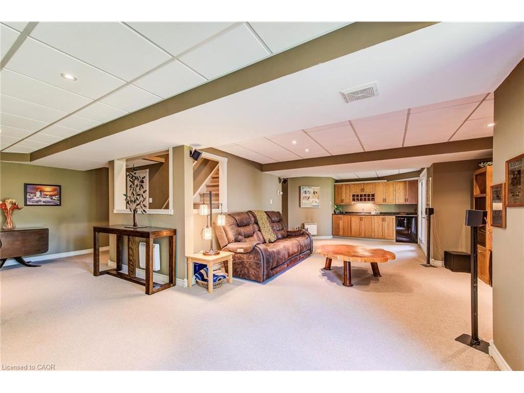 









33


Tinatawa

Court,
Kitchener,




ON
N2A 3G9

