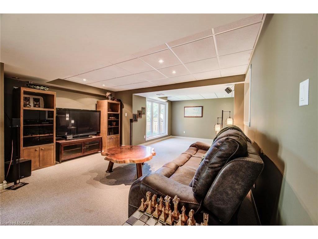 









33


Tinatawa

Court,
Kitchener,




ON
N2A 3G9

