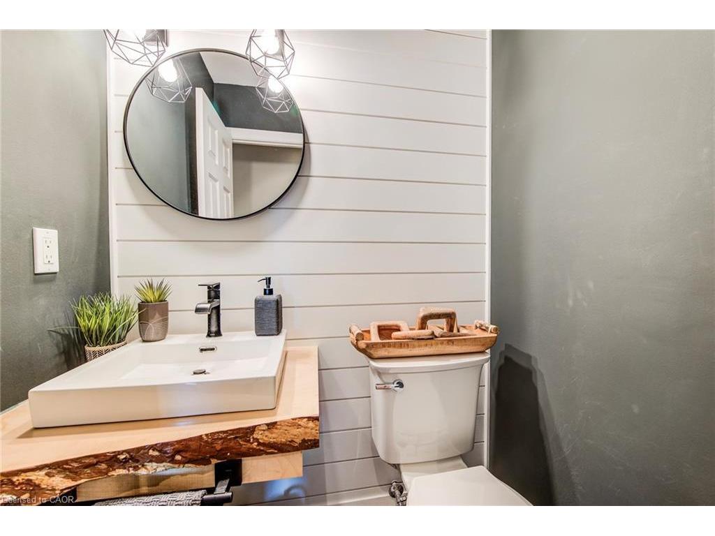 









33


Tinatawa

Court,
Kitchener,




ON
N2A 3G9

