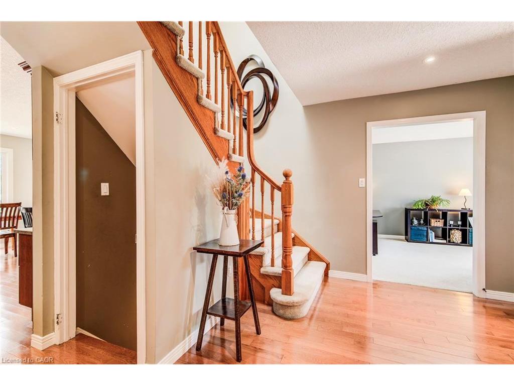 









33


Tinatawa

Court,
Kitchener,




ON
N2A 3G9

