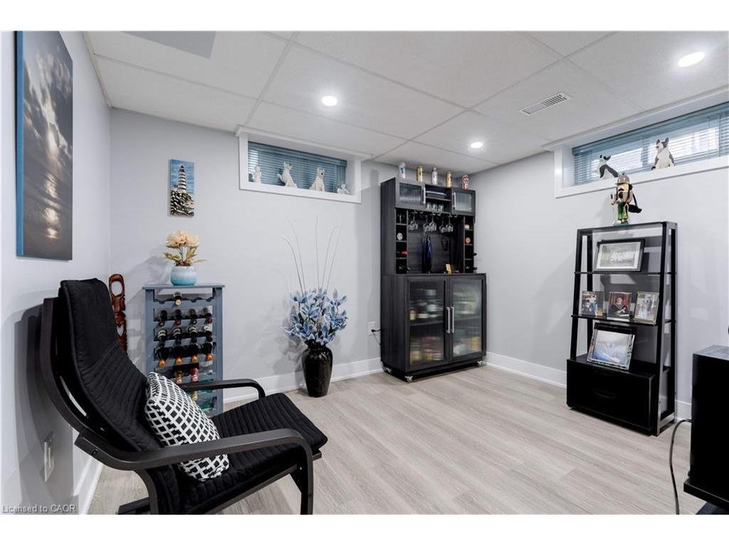 









2238


Fassel

Avenue,
Burlington,




ON
L7R 3P1

