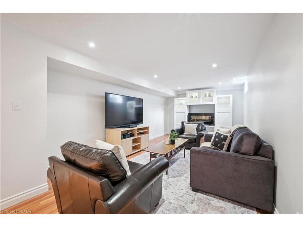 









279


Farley

Drive,
Guelph,




ON
N1L 1N6

