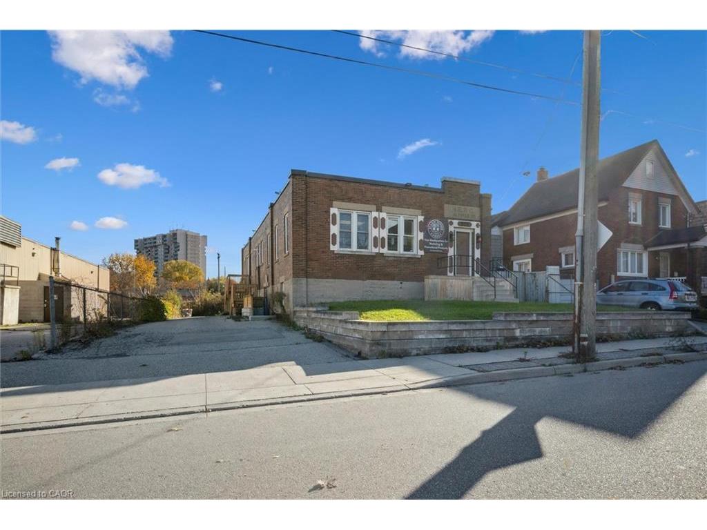 









325


Breithaupt

Street,
Kitchener,




ON
N2H 5H6

