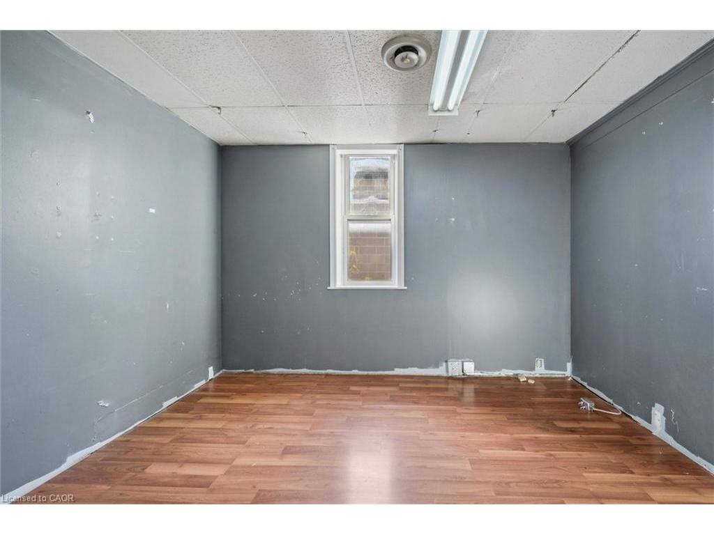 









325


Breithaupt

Street,
Kitchener,




ON
N2H 5H6

