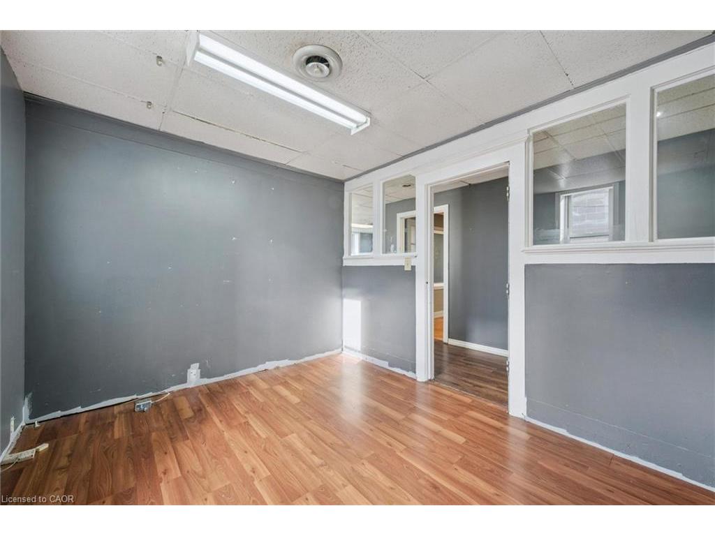 









325


Breithaupt

Street,
Kitchener,




ON
N2H 5H6

