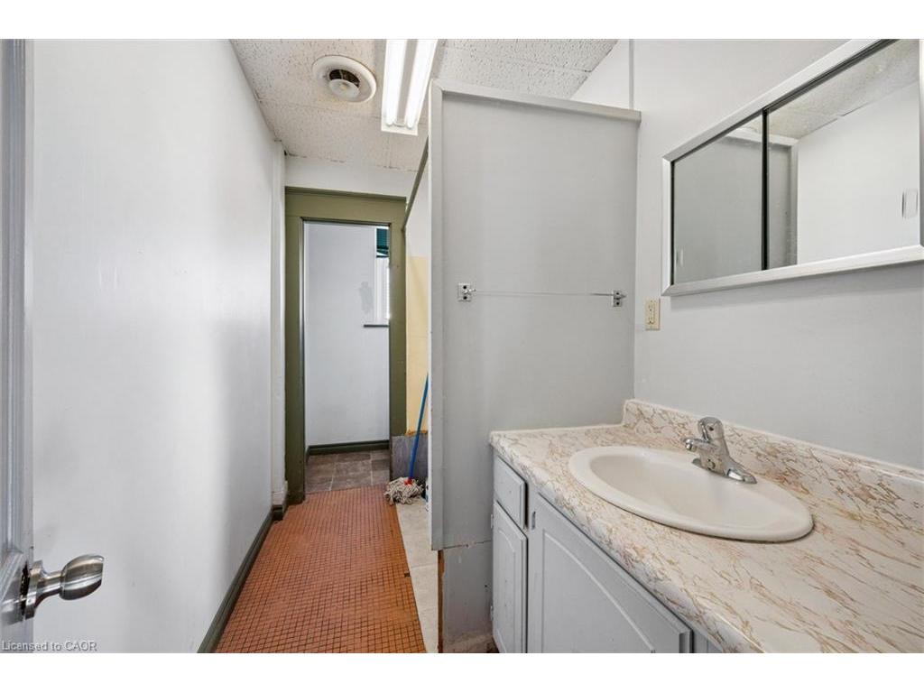 









325


Breithaupt

Street,
Kitchener,




ON
N2H 5H6

