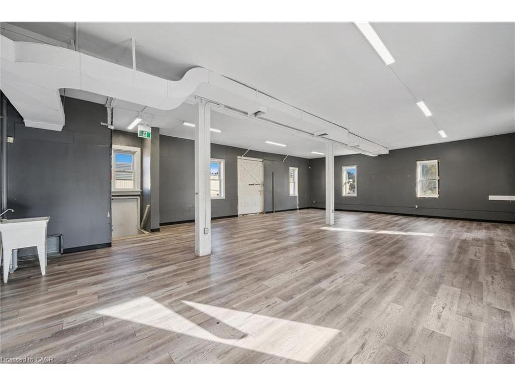 









325


Breithaupt

Street,
Kitchener,




ON
N2H 5H6

