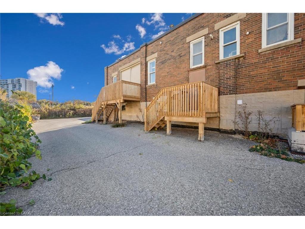 









325


Breithaupt

Street,
Kitchener,




ON
N2H 5H6

