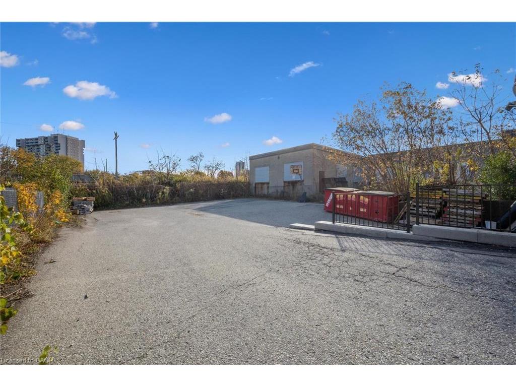 









325


Breithaupt

Street,
Kitchener,




ON
N2H 5H6

