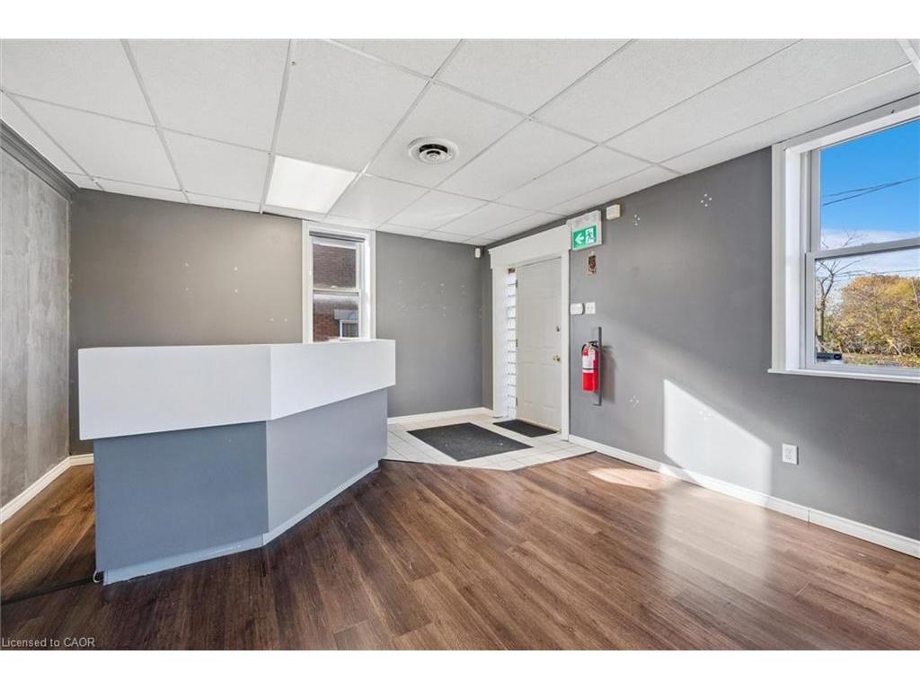 









325


Breithaupt

Street,
Kitchener,




ON
N2H 5H6

