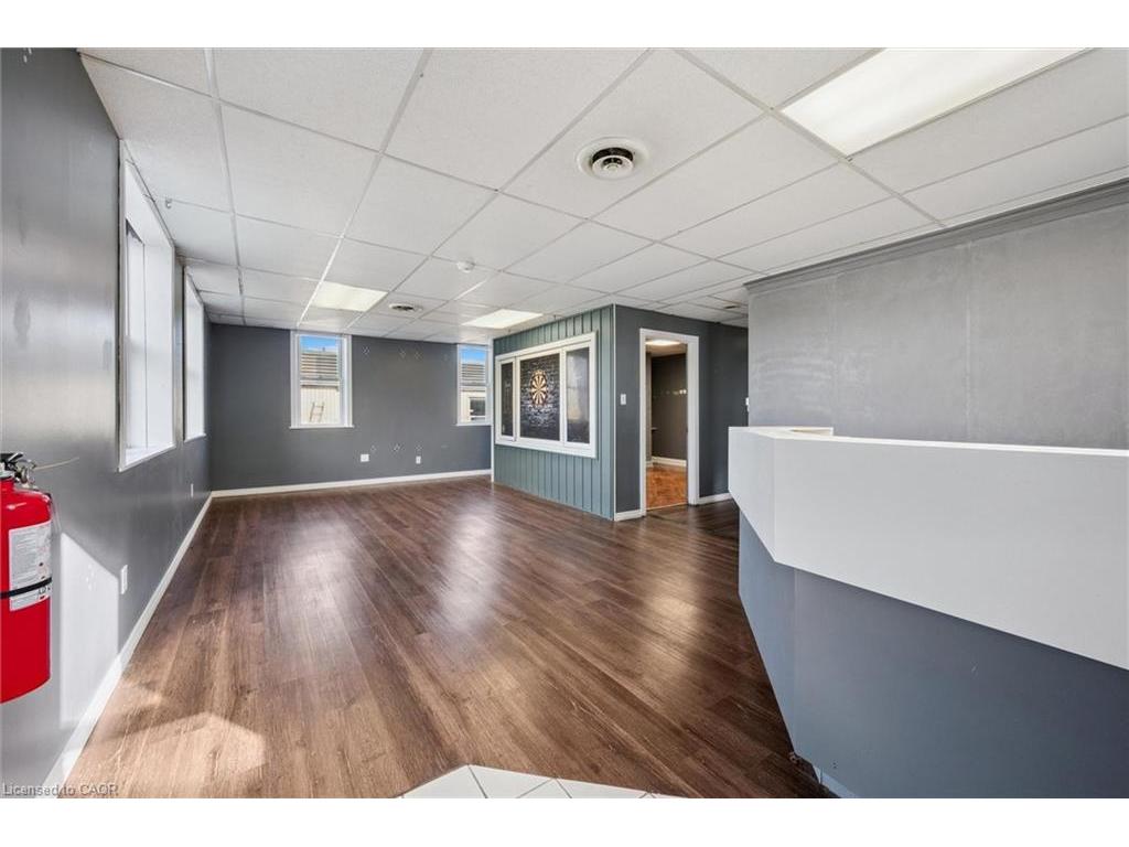 









325


Breithaupt

Street,
Kitchener,




ON
N2H 5H6

