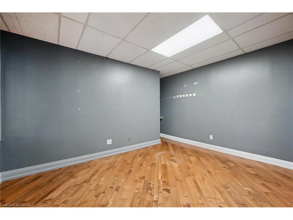 









325


Breithaupt

Street,
Kitchener,




ON
N2H 5H6

