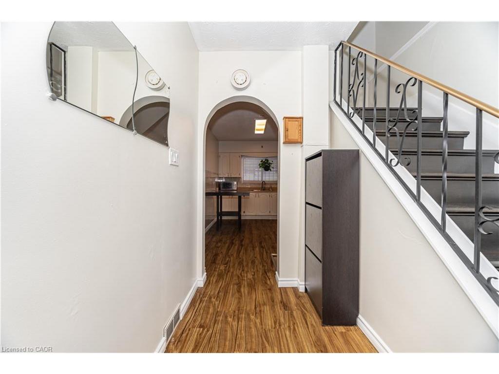 









163


Connaught

Avenue North,
Hamilton,




ON
L8L 6Z4

