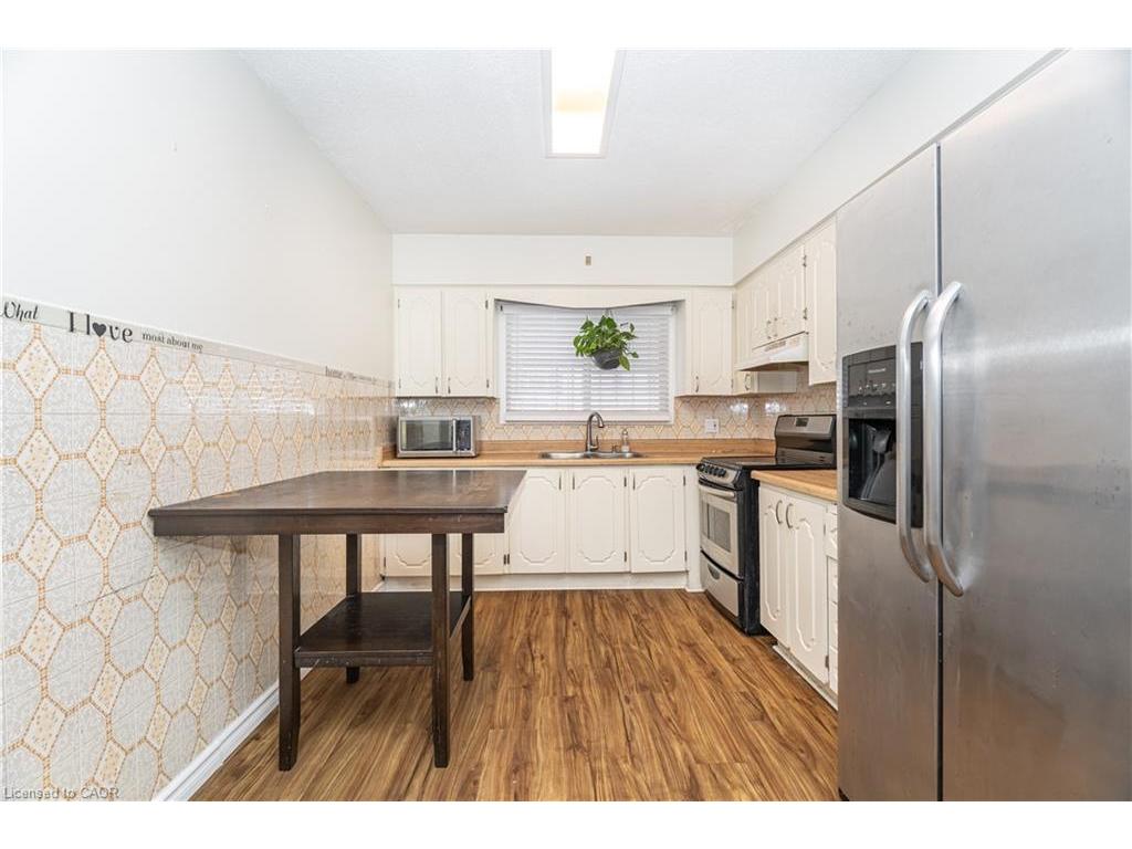 









163


Connaught

Avenue North,
Hamilton,




ON
L8L 6Z4

