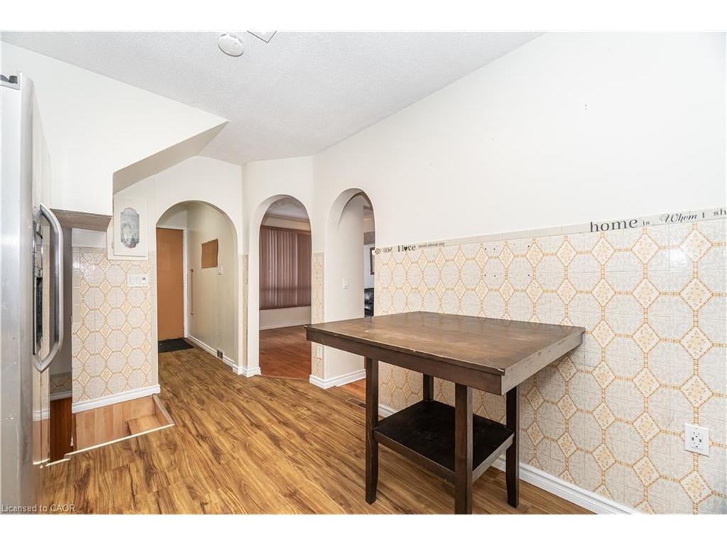 









163


Connaught

Avenue North,
Hamilton,




ON
L8L 6Z4

