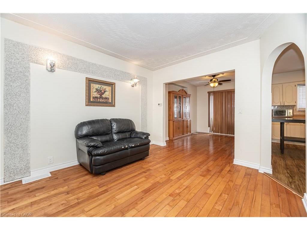 









163


Connaught

Avenue North,
Hamilton,




ON
L8L 6Z4

